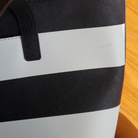 Black and white Michael Kors bag 🖤⚪ - Picture 5 of 6